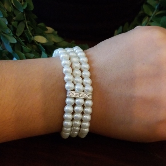 Bracelet and earrings - Picture 2 of 3